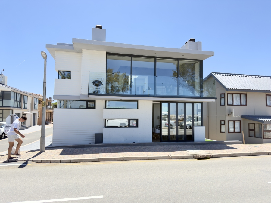4 Bedroom Property for Sale in Hartenbos Central Western Cape
